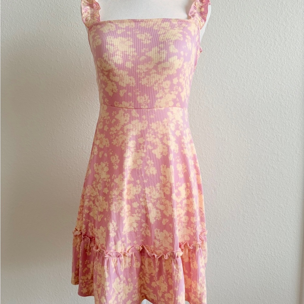 🌸 Pink Lily Floral Ruffle Mini Dress – Size M 🌸